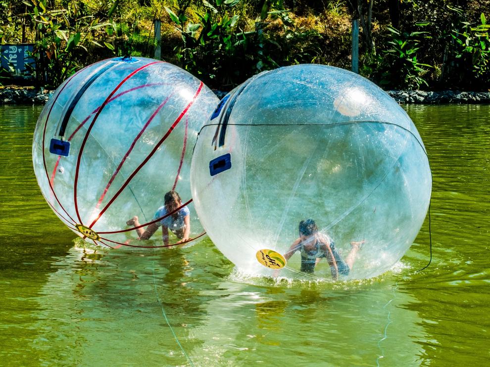 El roller ball water es un entretenimiento activo para toda la familia.