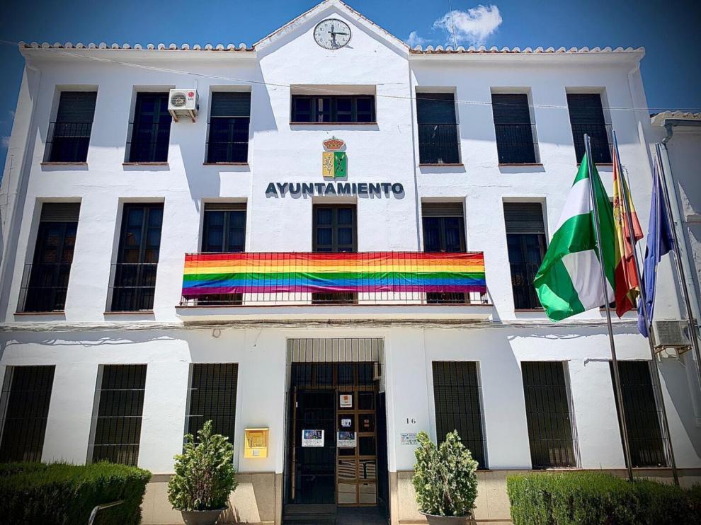 Bandera del Ayuntamiento, que tuvo que ser retirada.