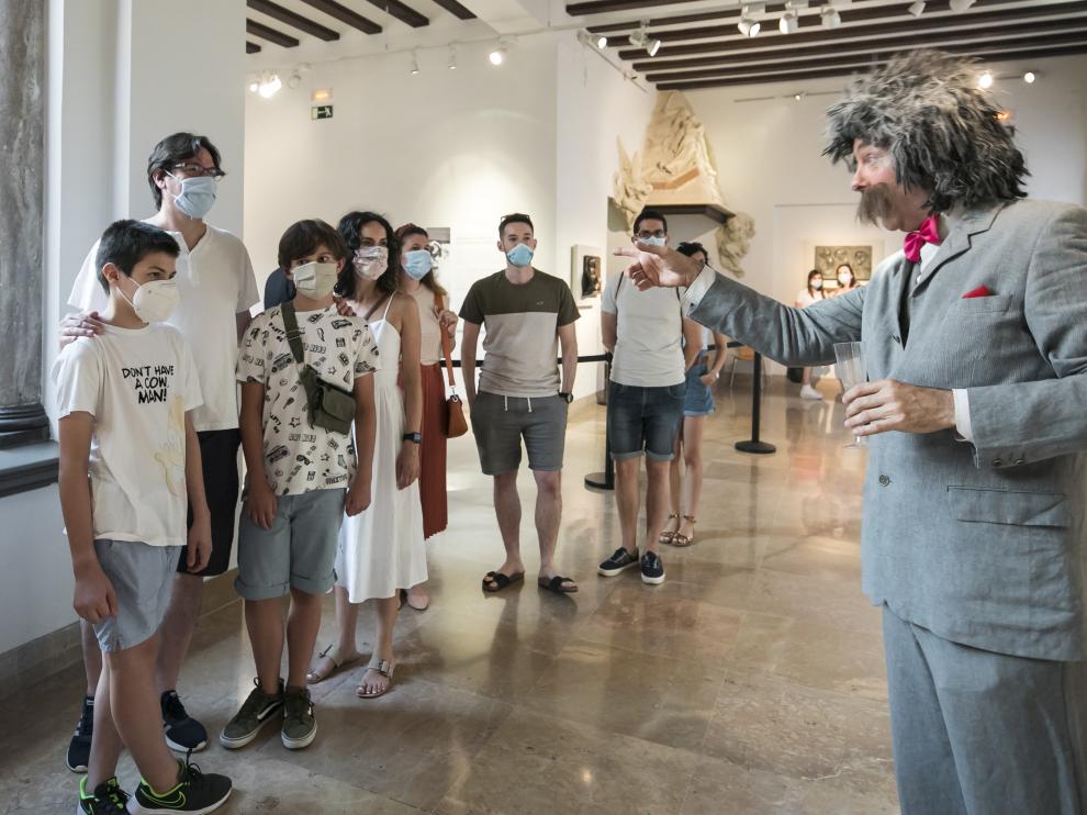El museo Pablo Gargallo tuvo al personaje de Albert Einstein como uno de los protagonistas de las intervenciones teatralizadas