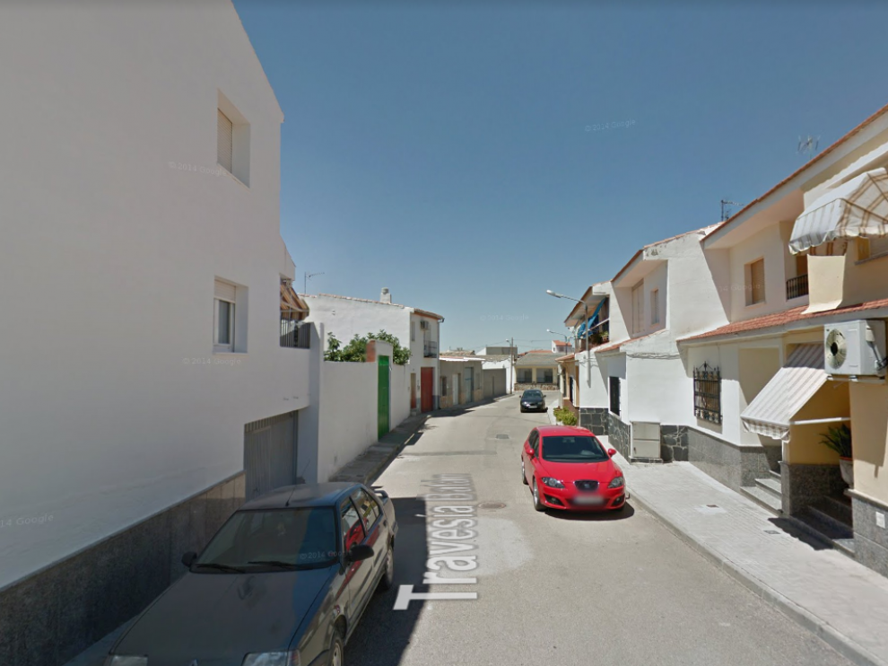 el accidente ha tenido lugar pasadas las doce de este mediodía en una vivienda situada en la travesía de Batán de La Guardia.