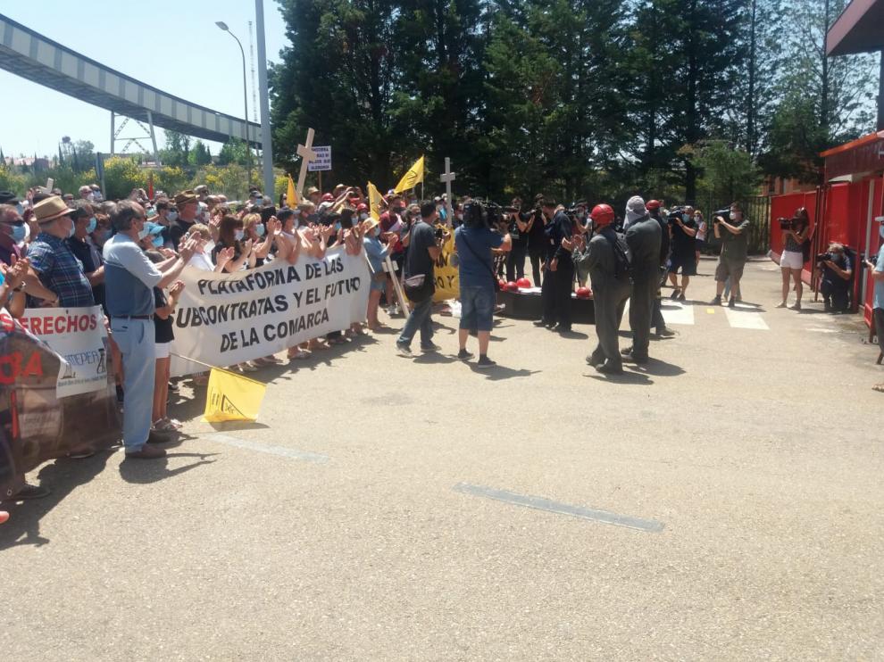 En la foto, cambio de turno en la central.