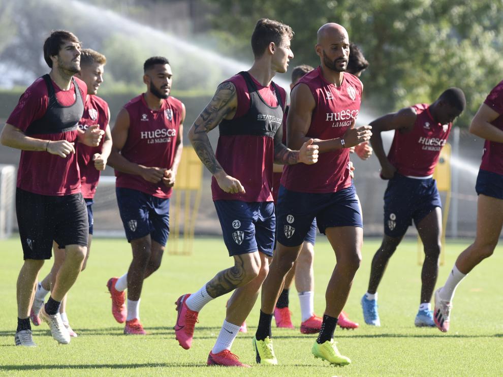 Dani Raba conversa con Rico, en el entrenamiento de este miércoles.