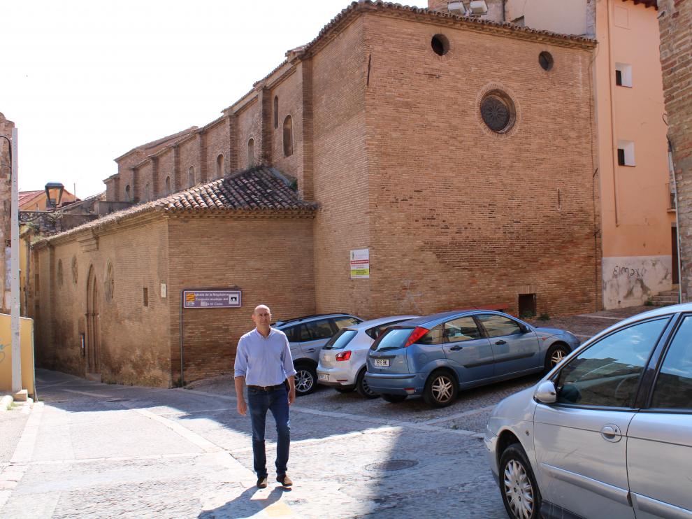Julio Zaldívar, gerente de FTM, en la plaza Cárcel Vieja, uno de los enclaves protagonistas de una nueva visita temática.