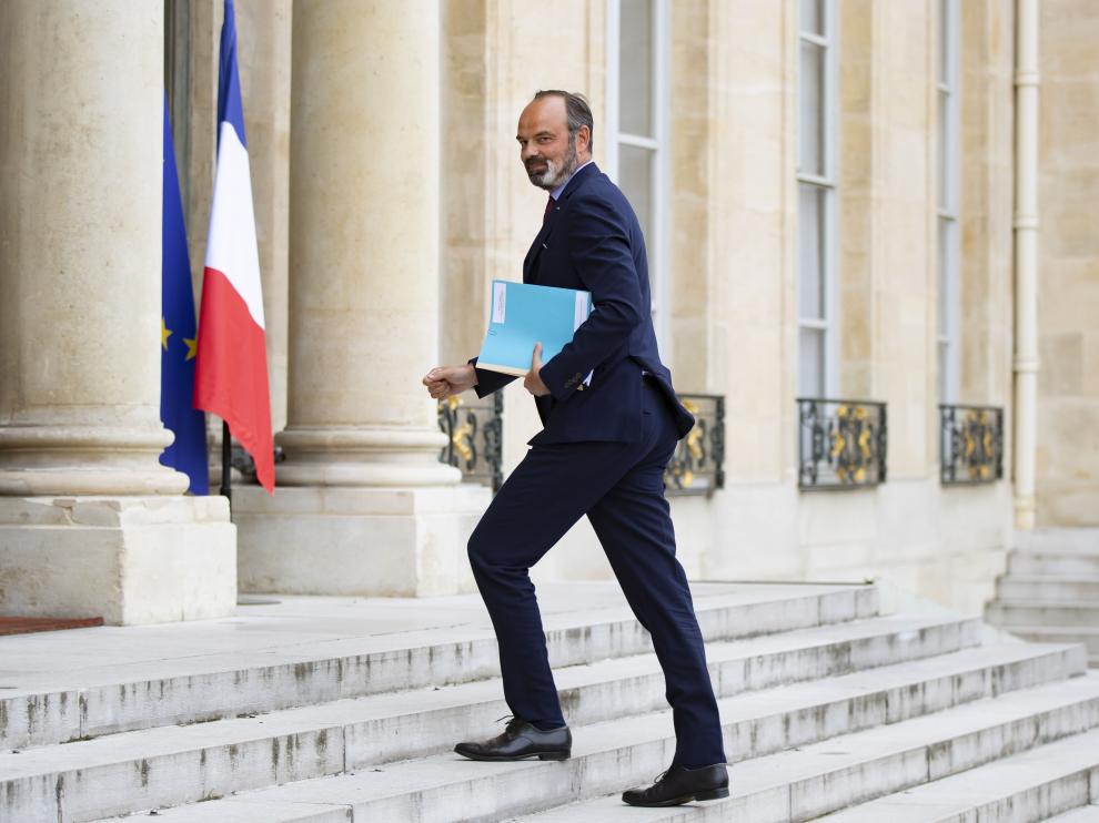 French government resigns