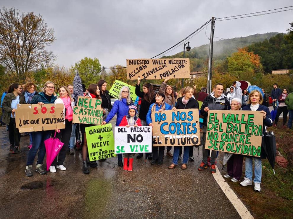 Casi 200 personas se concentraron en noviembre en Noales (Montanuy) para defender la ampliación de Cerler.