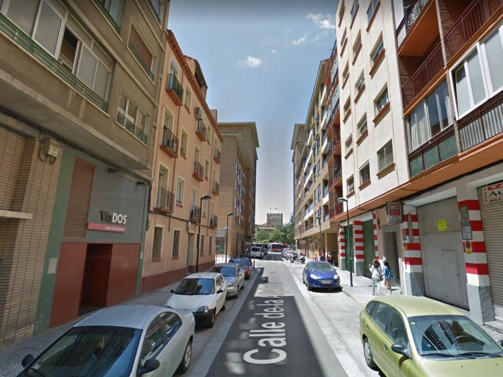 La agresión se produjo en un domicilio de la calle de la Aljafería, en Zaragoza, donde acudió la Policía Local.