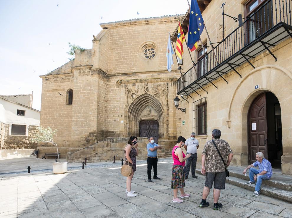 El rebrote ha obligado a cerrar instalaciones municipales y, desde ayer por la tarde, los bares y restaurantes de Sádaba.