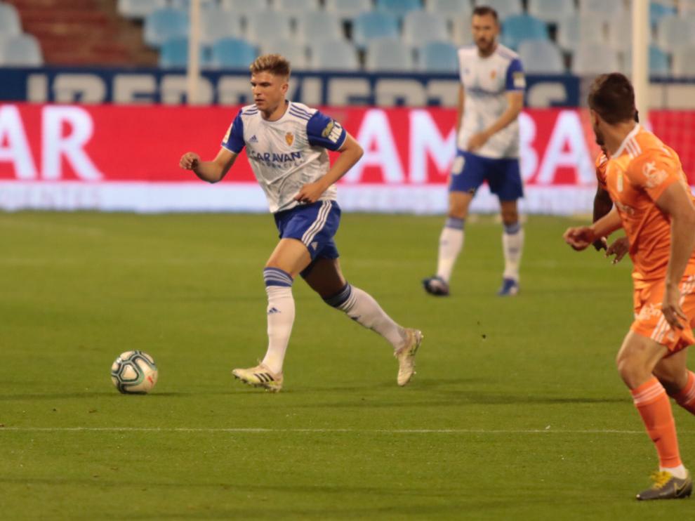Momento del partido del Real Zaragoza contra el Real Oviedo, en La Romareda.