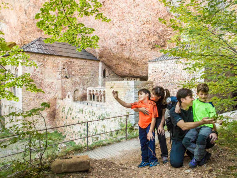 El Monasterio de San Juan de la Peña es el lugar perfecto para que los niños aprendan sobre el origen de Aragón.