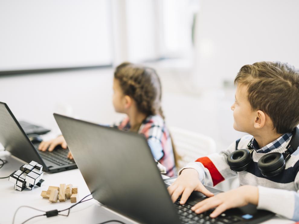 Los niños de entre 2 y 11 años han dedicado entre una y dos horas diarias durante el confinamiento al uso de apps educativas