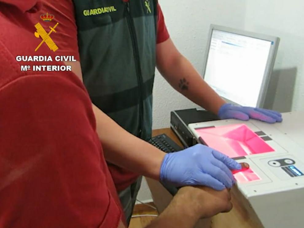 Imagen de la identificación de uno de los sospechosos.