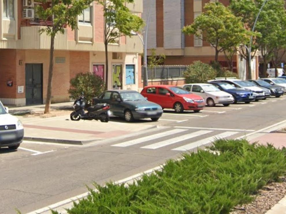 Paso de peatones sin semáforo en la avenida Autonomía, donde tuvo lugar el suceso.