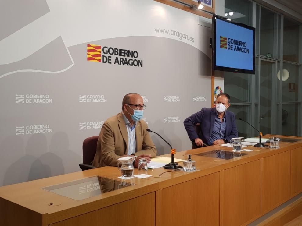El consejero de Educación, Felipe Faci, y el director general de Innovación, Antonio Martínez, han presentado este miércoles el plan de digitalización.