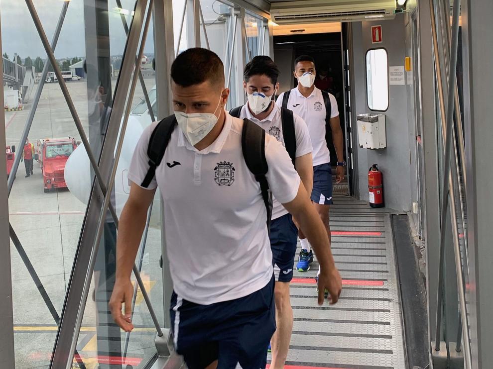 Jugadores del Fuenlabrada a su llegada a Galicia.