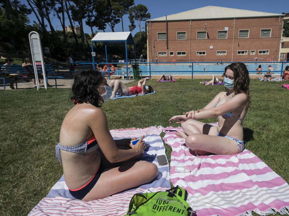 Las piscinas de Zaragoza, lejos del lleno