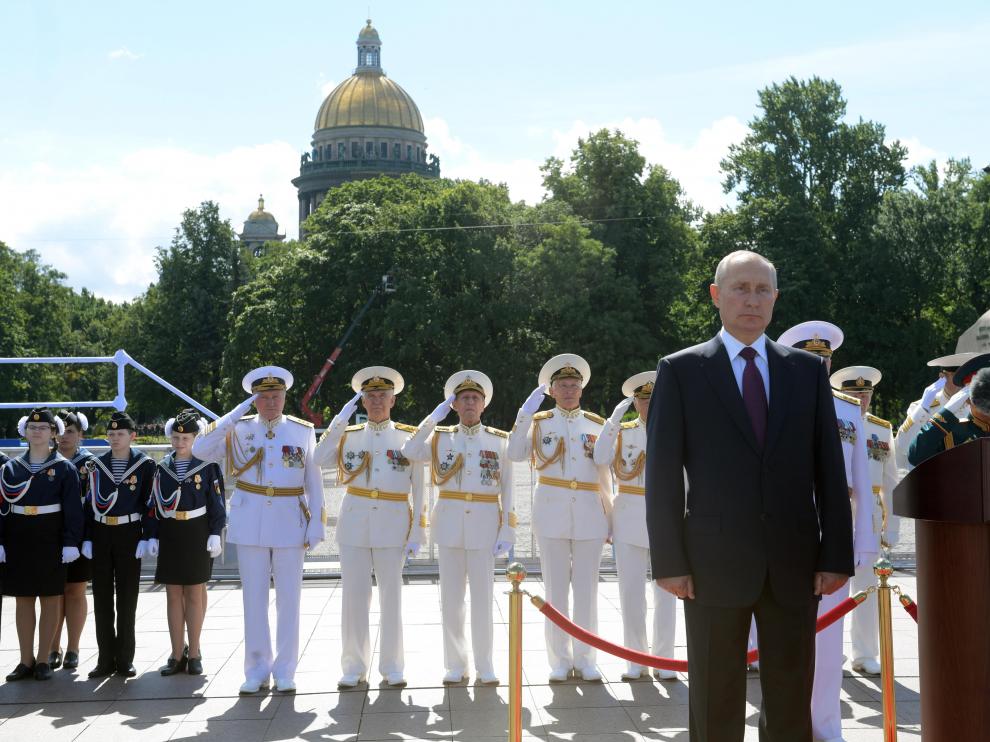 Putin en el desfile del Día de la Armada en Rusia este domingo.