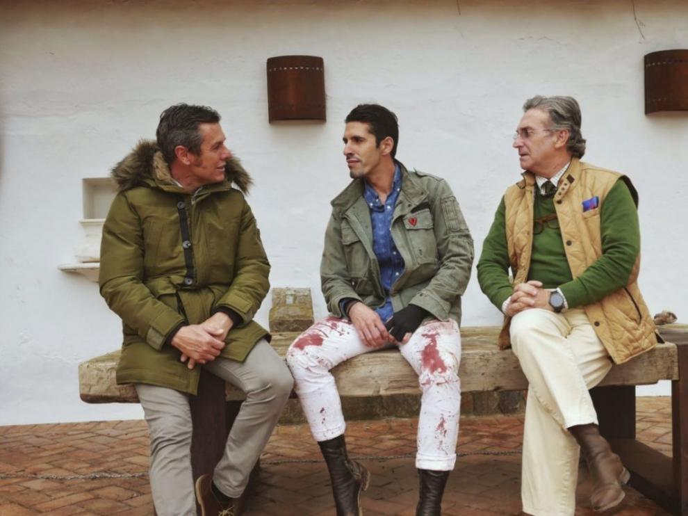 Imagen de Joaquín Ramos conversando con Joselito y Talavante.