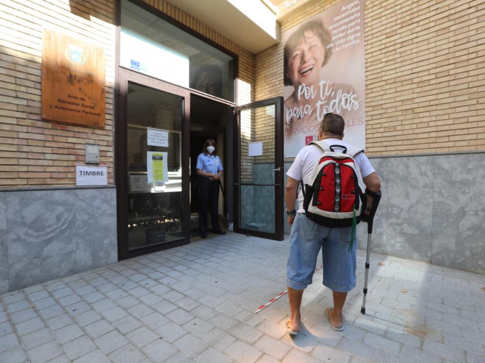 Los servicios sociales están en este edificio de la plaza de San Bernardo, cerca del palacio municipal.