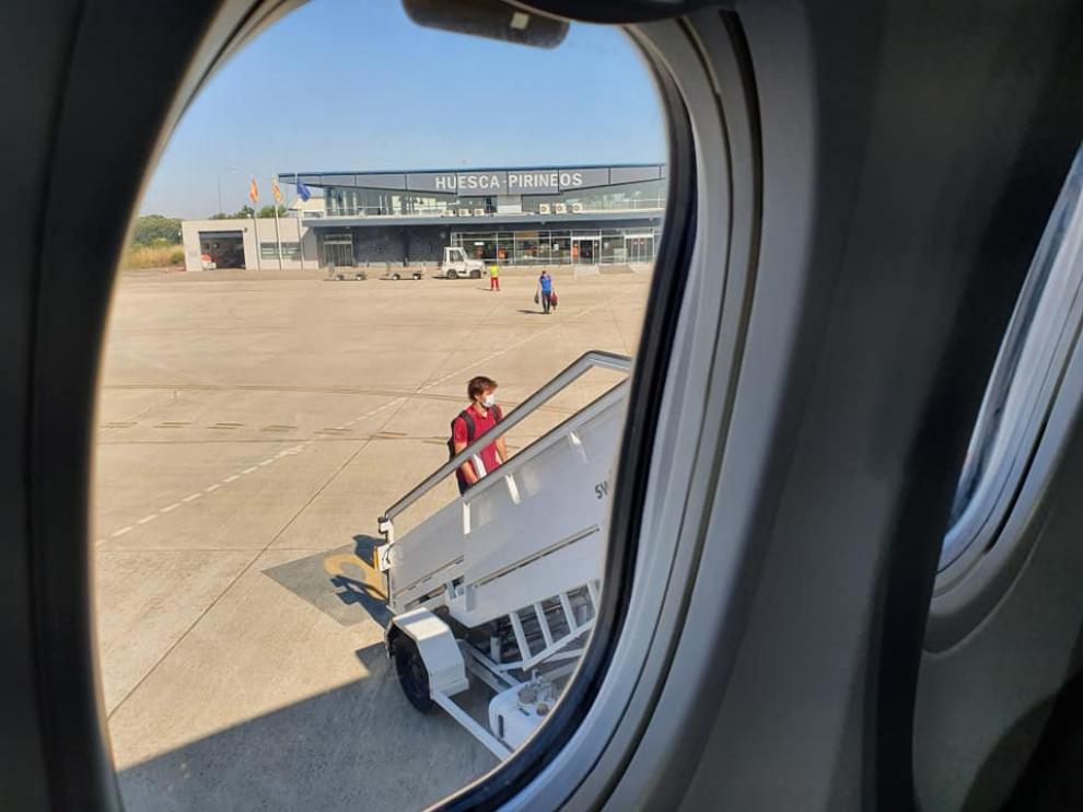 El uso comercial del aeropuerto se ha limitado prácticamente a los vuelos chárter de la SD Huesca y de otros equipos de Primera y Segunda.