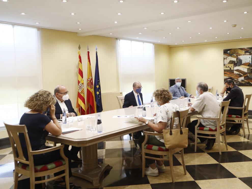Lambán, este martes en la reunión con las coordinadoras de gestión de las residencias.