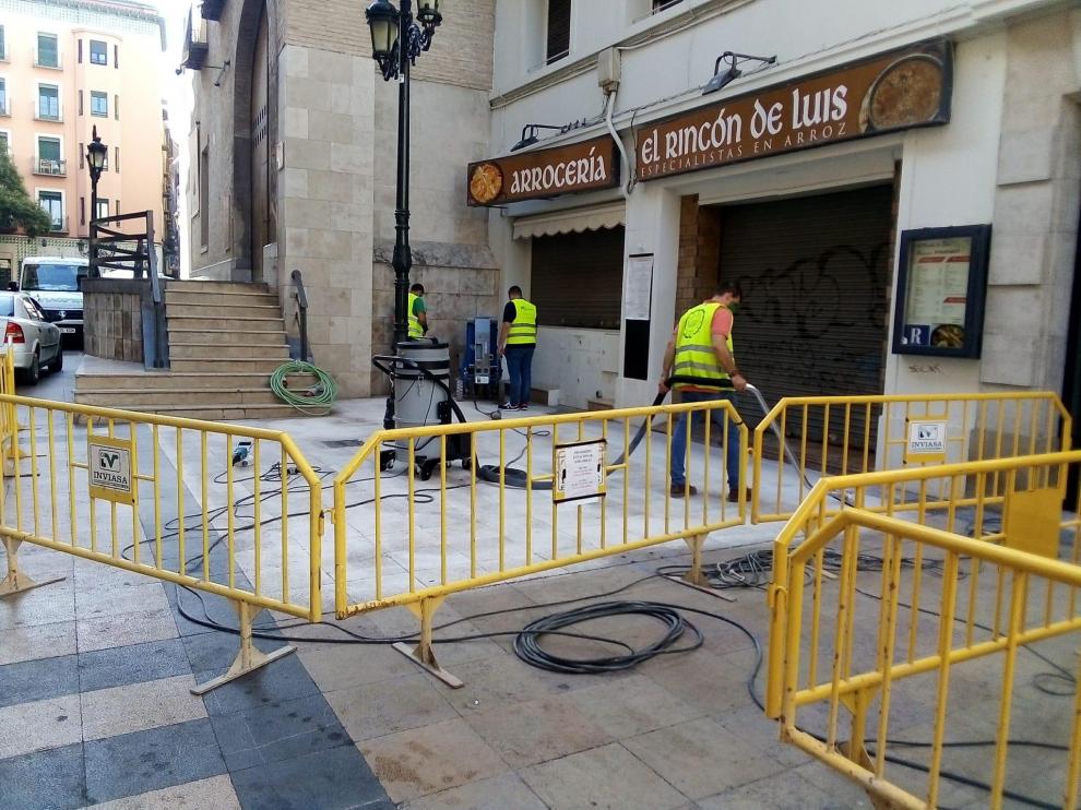 Las pruebas de pavimento abujardado en la calle de Santiago.