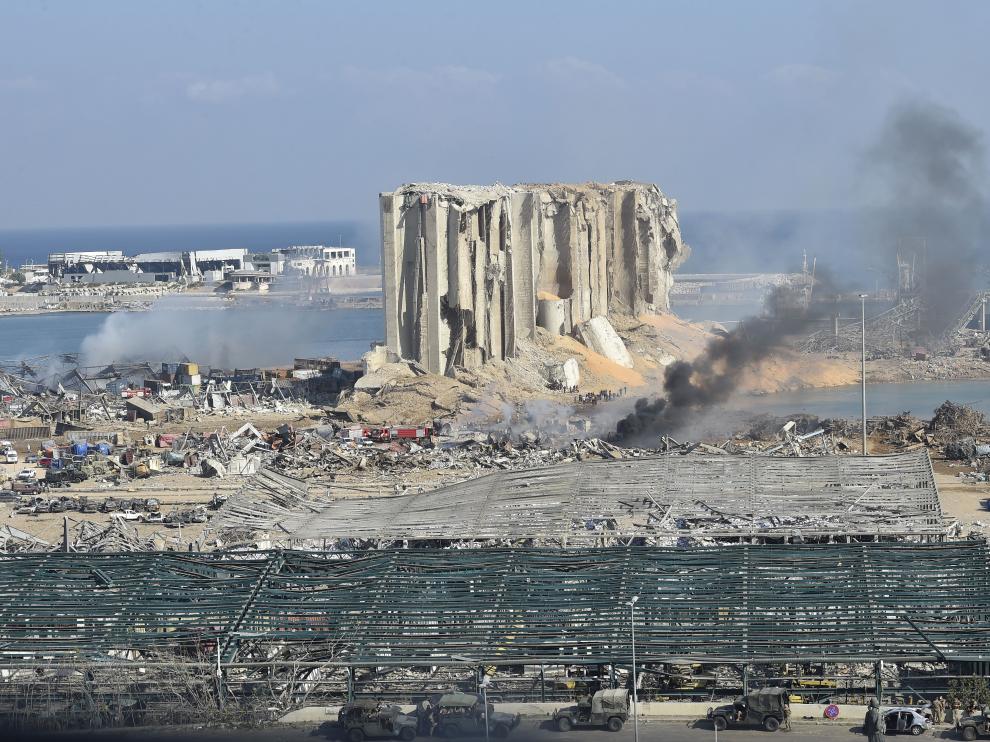 El puerto de Beirut, devastado tras la explosión