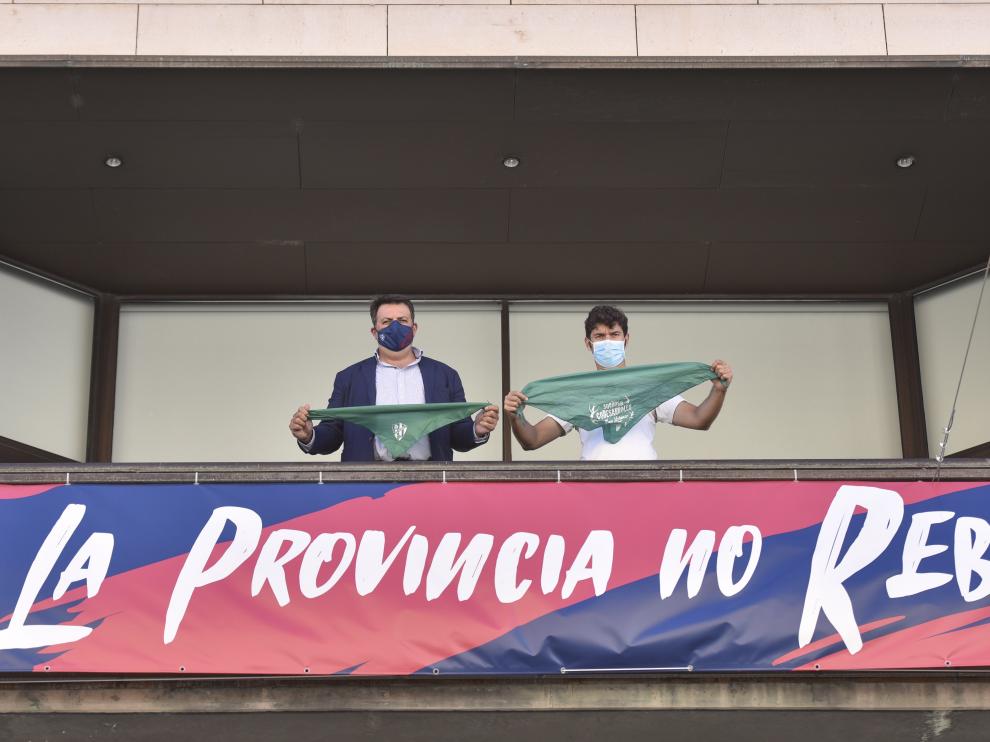 El consejero delegado de la SD Huesca, Manolo Torres, y el presidente del CC Oscense, Miguel Bergua.