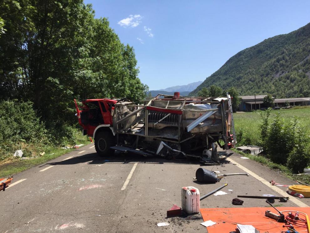 El camión de bomberos accidentado, perteneciente al parque de Villanova.