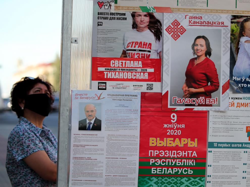 Carteles electorales en Minsk, capital de Bielorrusia.