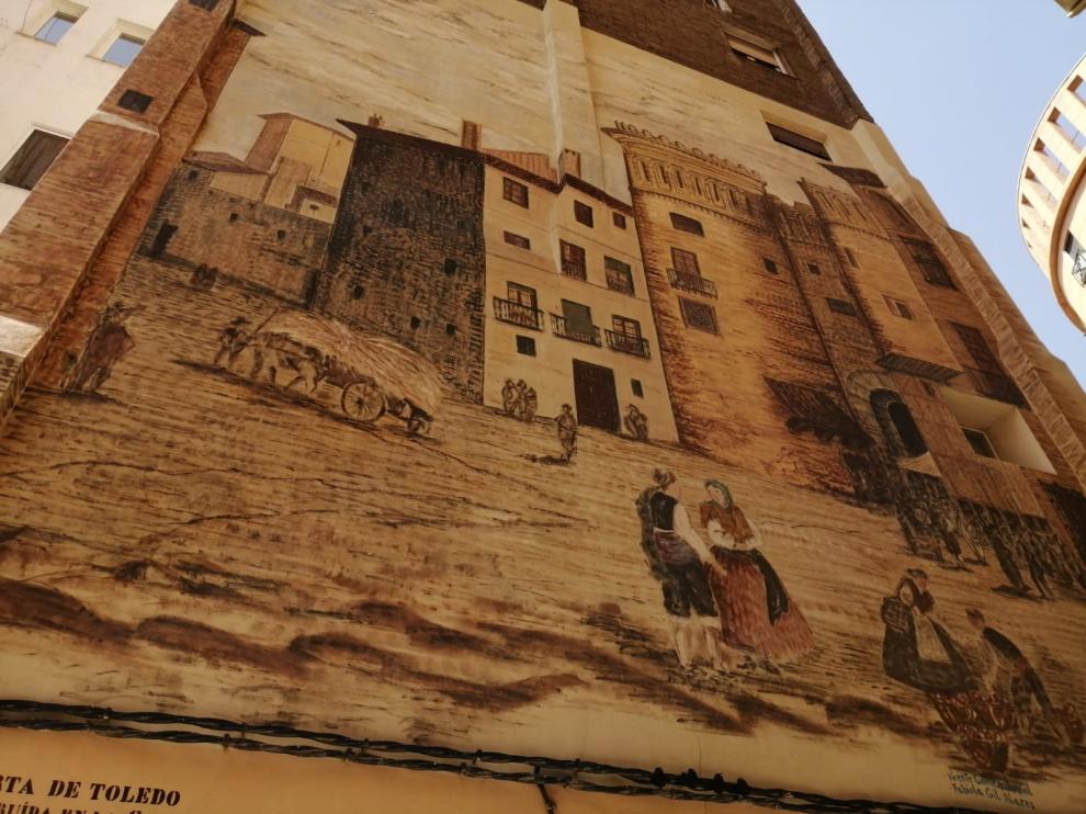 Mural que recuerda la puerta de Toledo en Zaragoza.
