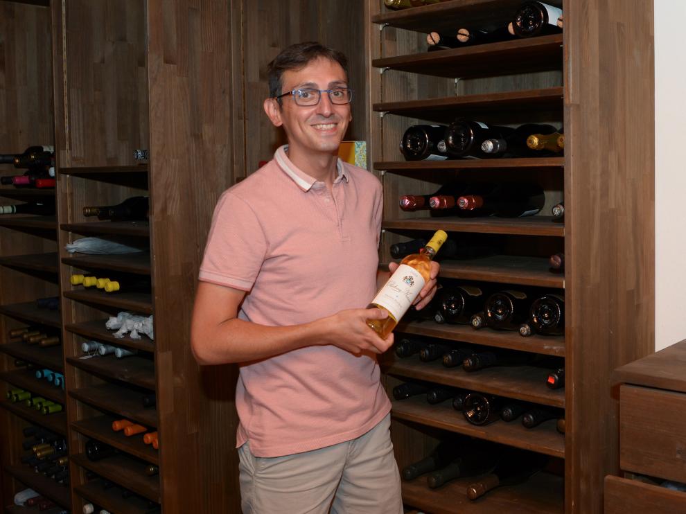Raúl Igual, sumiller del restaurante Yain, en Teruel.