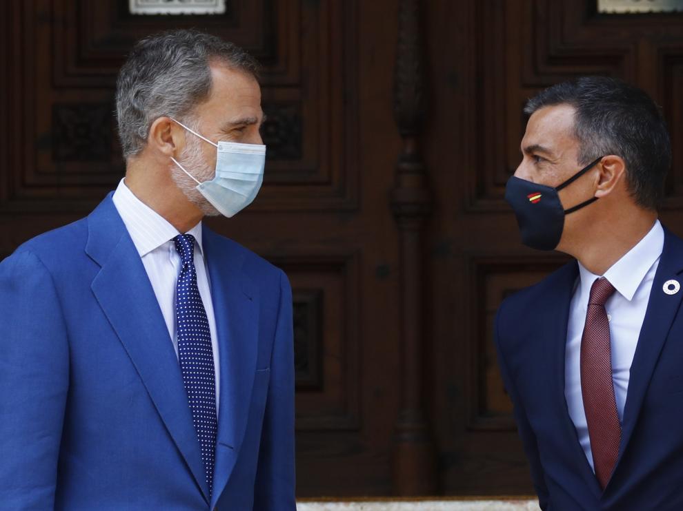 Pedro Sánchez, este miércoles, en el Palacio de Marivent, con el pin de la Agenda 2030.