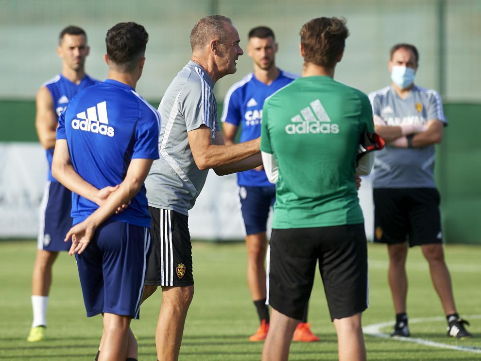 Víctor, dando instrucciones en el entrenamiento realizado hoy en Benidorm.