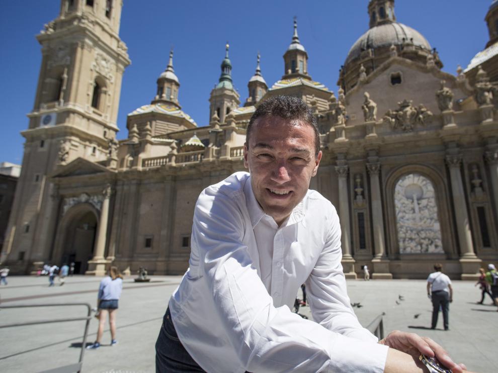 Xavi Aguado, en la plaza del Pilar.