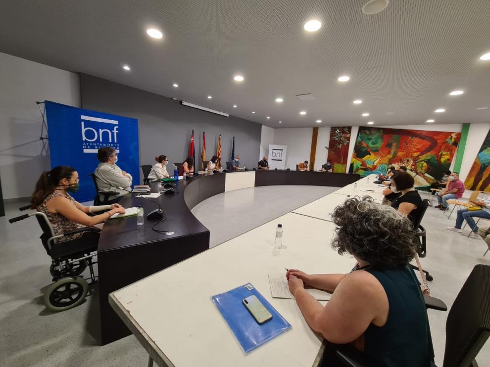Imagen de la sesión extraordinaria del pleno del Ayuntamiento de Binéfar.