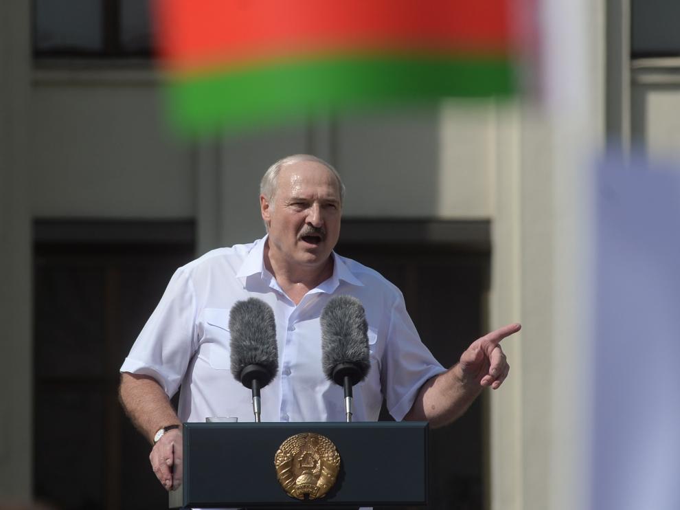 Alexander Lukashenko se dirige a sus seguidores este domingo en Minsk.