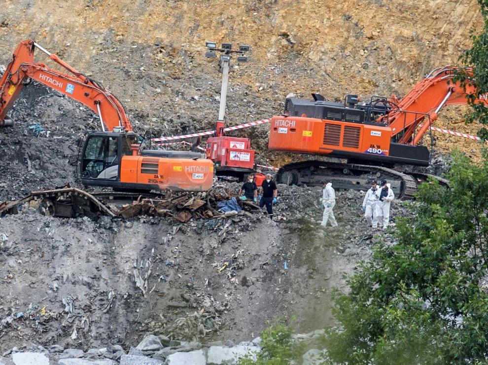 Los equipos de rescate hallaron el domingoun hueso humano en el vertedero de Zaldibar.