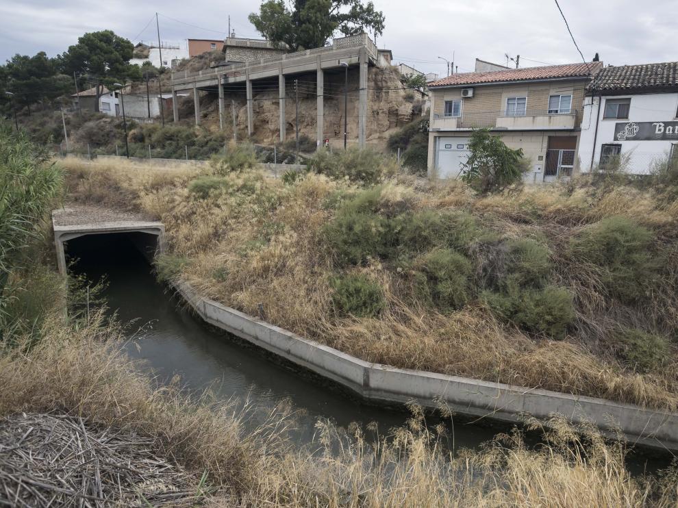 La segunda fase del cubrimiento de la acequia de Juslibol (300.000 euros), en la avenida de Zaragoza, todavía tendrá que esperar.
