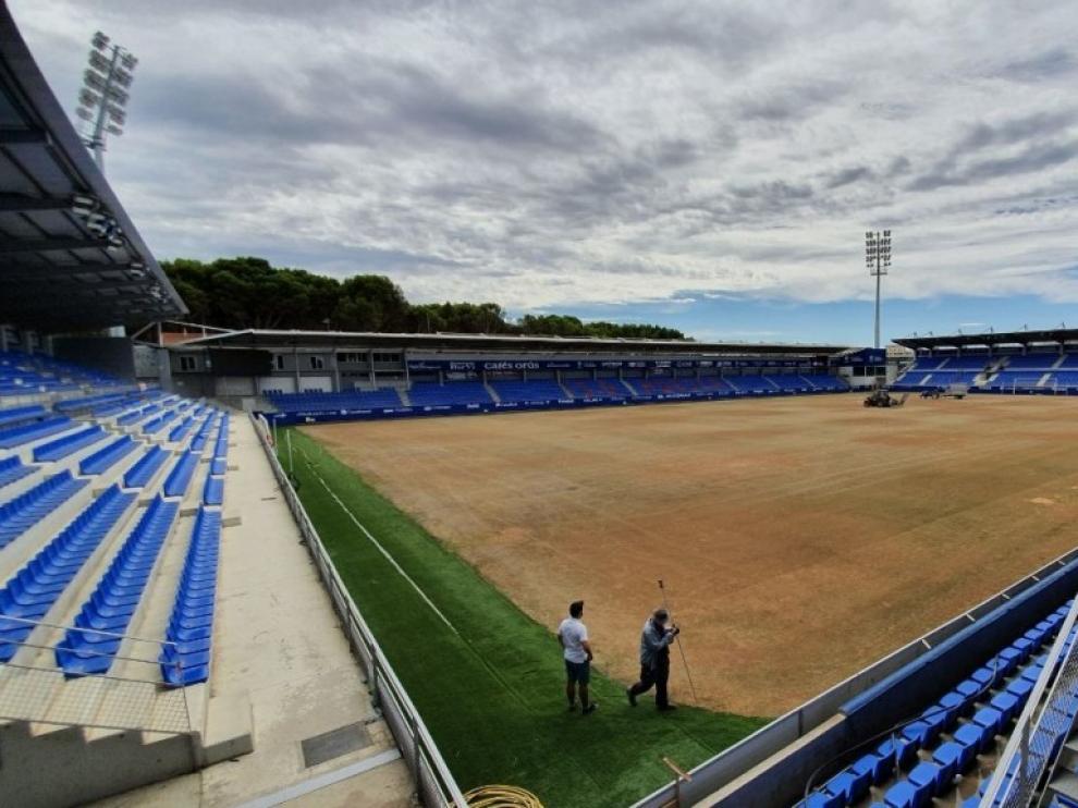 Vista panorámica del estadio de El Alcoraz mientras prosiguen las obras.