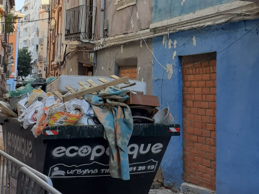 Suciedad en el entorno de la calle Pignatelli en Zaragoza
