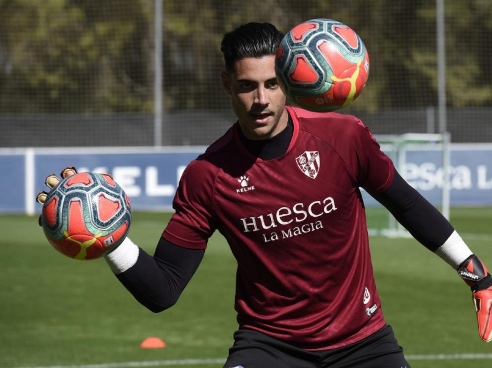 Valera, durante un entrenamiento con la SD Huesca.