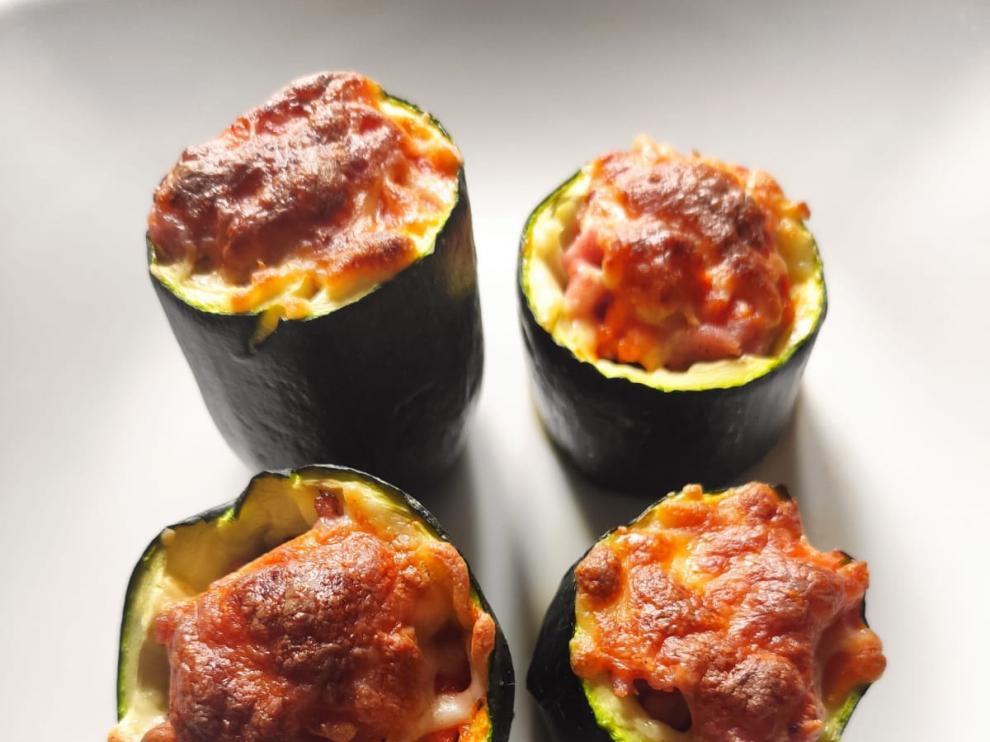 Calabacines rellenos de carne de pollo picada