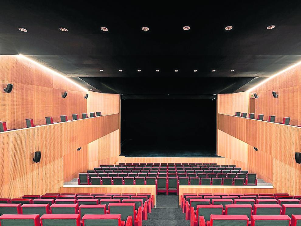 Aspecto que presenta el auditorio de Illueca, con una capacidad de 222 plazas.