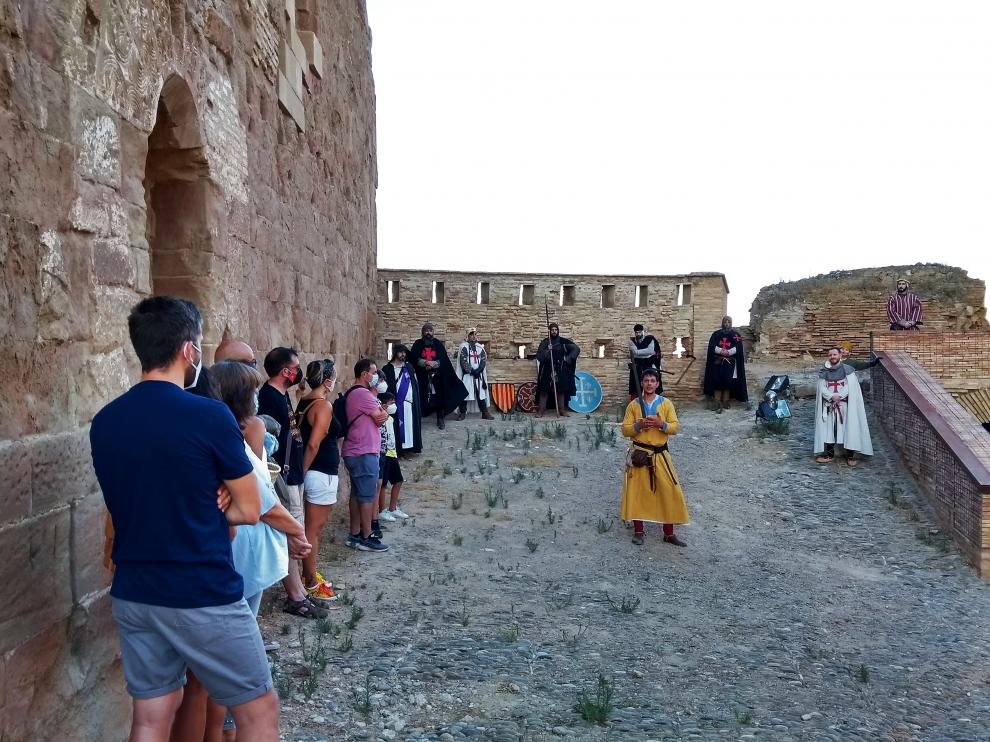 Un momento de la recreación histórica en el exterior del castillo de Monzón.