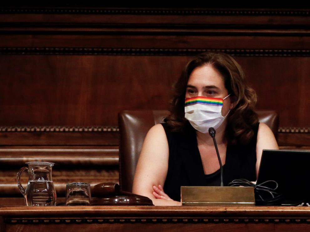 Ada Colau, durante el pleno extraordinario del Ayuntamiento de Barcelona.