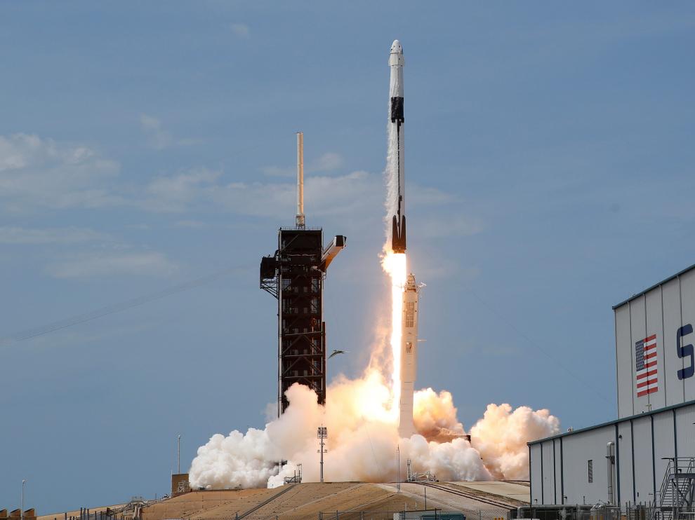 FILE PHOTO: A SpaceX Falcon 9 rocket and Crew Dragon spacecraft carrying NASA astronauts Douglas Hurley and Robert Behnken lifts off during NASA's SpaceX Demo-2 mission to the International Space Station from NASA's Kennedy Space Center in Cape Canaveral, Florida, U.S., May 30, 2020. REUTERS/Joe Skipper - RC2DZG96N2DL/File Photo [[[REUTERS VOCENTO]]] [[[HA ARCHIVO]]] SPACE-EXPLORATION/