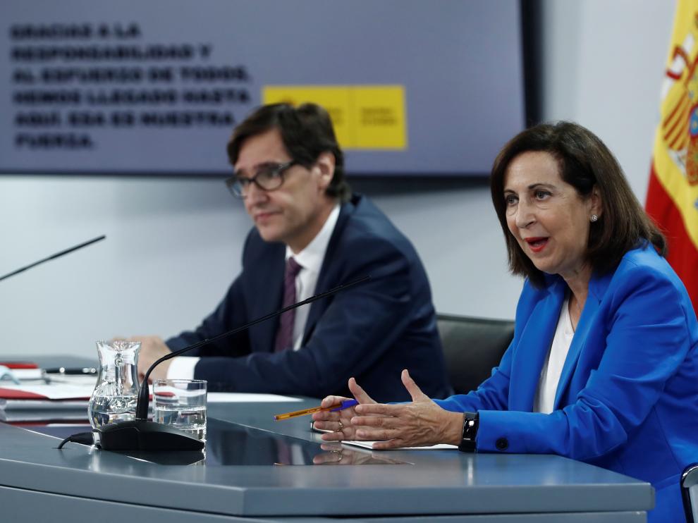 Margarita Robles y Salvador Illa, en rueda de prensa.