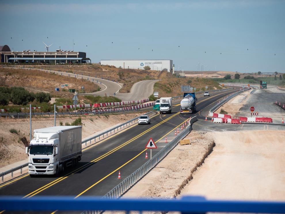 El tráfico se ha desviado por los nuevos carriles de la A-68 para rematar la obra sobre el viejo trazado entre Figueruelas y Gallur.