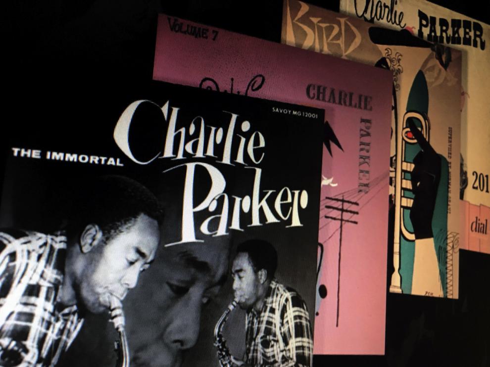 Vista de las portadas de algunos discos de Charlie Parker.