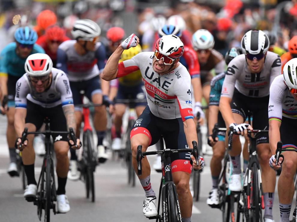 Celebración de Kristoff al entrar primero en la meta